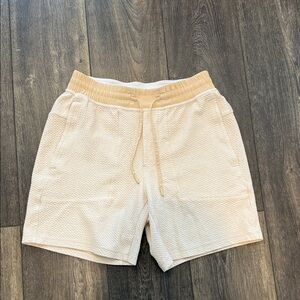 Mens Cream / Off White Lululemon Textured Double Knit Shorts - Size M - 7”